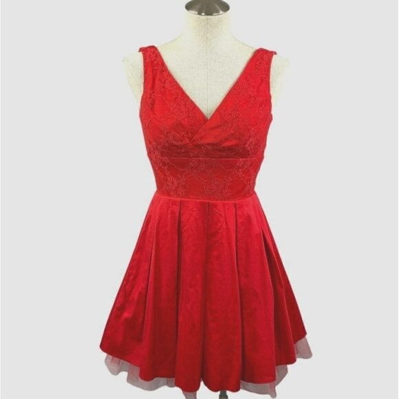 Asos Siren Red Skater Dress V-Neckline Fit & Flare Tulle Underskirt Size 2 NWT - Picture 1 of 9